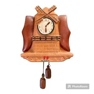 TILSO ceramic - made in Japan/Dutch theme faux clock wall hanging indoor planter